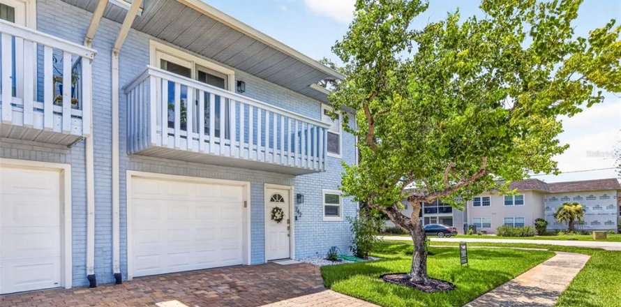 Adosado en New Smyrna Beach, Florida 3 dormitorios, 149.39 m2 № 2142766