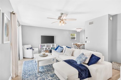 Adosado en venta en New Smyrna Beach, Florida, 3 dormitorios, 149.39 m2 № 2142766 - foto 12