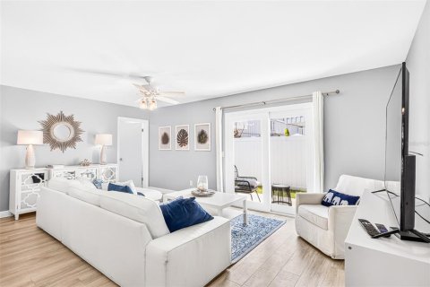Adosado en venta en New Smyrna Beach, Florida, 3 dormitorios, 149.39 m2 № 2142766 - foto 10