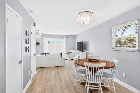 Adosado en venta en New Smyrna Beach, Florida, 3 dormitorios, 149.39 m2 № 2142766 - foto 7