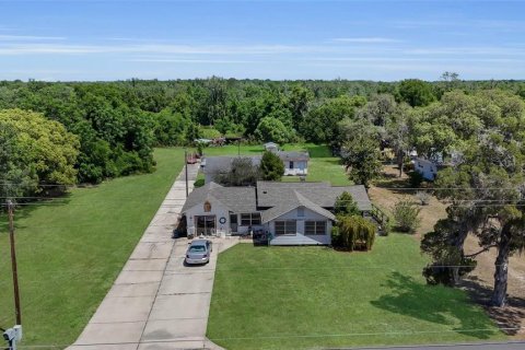 House in Fruitland Park, Florida 5 bedrooms, 59.46 sq.m. № 2202802 - photo 25