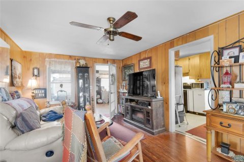 House in Fruitland Park, Florida 5 bedrooms, 59.46 sq.m. № 2202802 - photo 10