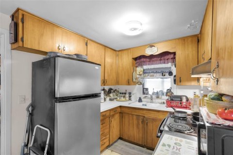 House in Fruitland Park, Florida 5 bedrooms, 59.46 sq.m. № 2202802 - photo 6