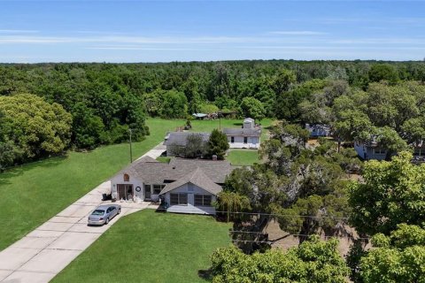 House in Fruitland Park, Florida 5 bedrooms, 59.46 sq.m. № 2202802 - photo 27