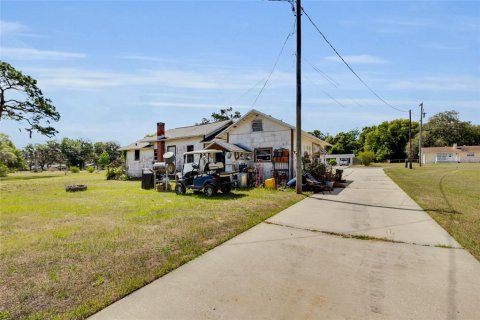 House in Fruitland Park, Florida 5 bedrooms, 59.46 sq.m. № 2202802 - photo 16