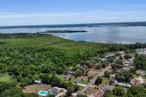 House in Fruitland Park, Florida 5 bedrooms, 59.46 sq.m. № 2202802 - photo 30