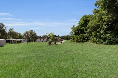 House in Fruitland Park, Florida 5 bedrooms, 59.46 sq.m. № 2202802 - photo 23