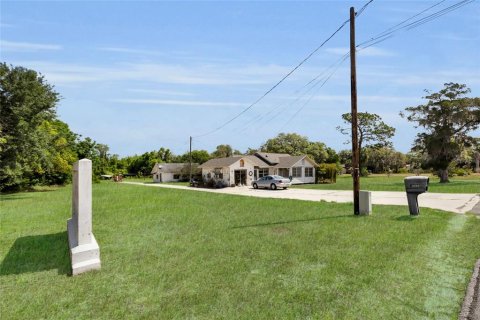 House in Fruitland Park, Florida 5 bedrooms, 59.46 sq.m. № 2202802 - photo 3