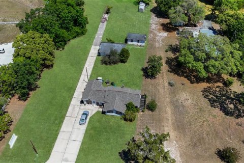 House in Fruitland Park, Florida 5 bedrooms, 59.46 sq.m. № 2202802 - photo 28