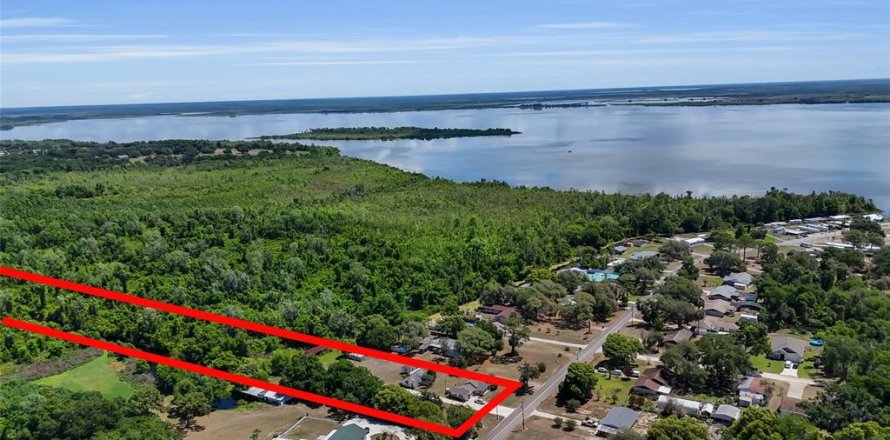 House in Fruitland Park, Florida 5 bedrooms, 59.46 sq.m. № 2202802