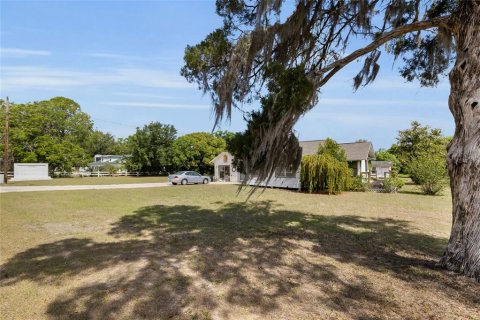 House in Fruitland Park, Florida 5 bedrooms, 59.46 sq.m. № 2202802 - photo 15