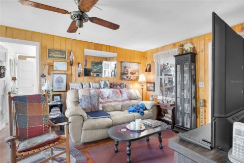 House in Fruitland Park, Florida 5 bedrooms, 59.46 sq.m. № 2202802 - photo 8