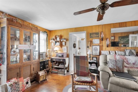 House in Fruitland Park, Florida 5 bedrooms, 59.46 sq.m. № 2202802 - photo 9
