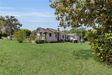 House in Fruitland Park, Florida 5 bedrooms, 59.46 sq.m. № 2202802 - photo 17