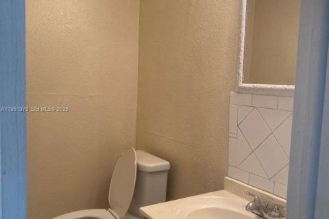 Touwnhouse à louer à North Lauderdale, Floride: 4 chambres, 136.75 m2 № 2025049 - photo 10