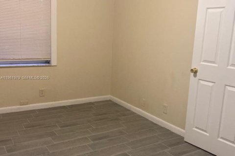 Touwnhouse à louer à North Lauderdale, Floride: 4 chambres, 136.75 m2 № 2025049 - photo 8