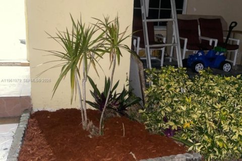 Touwnhouse à louer à North Lauderdale, Floride: 4 chambres, 136.75 m2 № 2025049 - photo 2