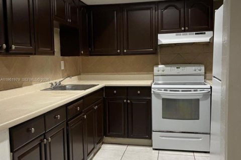 Touwnhouse à louer à North Lauderdale, Floride: 4 chambres, 136.75 m2 № 2025049 - photo 5