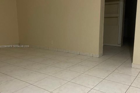 Touwnhouse à louer à North Lauderdale, Floride: 4 chambres, 136.75 m2 № 2025049 - photo 4