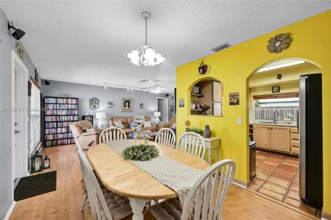 House in Sunrise, Florida 2 bedrooms, 96.99 sq.m. № 1825914 - photo 15