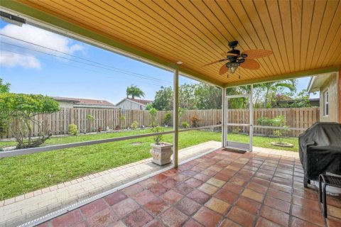 House in Sunrise, Florida 2 bedrooms, 96.99 sq.m. № 1825914 - photo 16