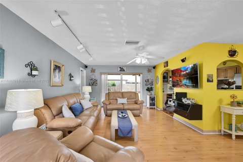 House in Sunrise, Florida 2 bedrooms, 96.99 sq.m. № 1825914 - photo 6
