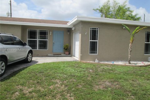 House in Sunrise, Florida 2 bedrooms, 96.99 sq.m. № 1825914 - photo 1