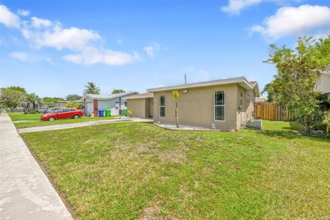 House in Sunrise, Florida 2 bedrooms, 96.99 sq.m. № 1825914 - photo 3