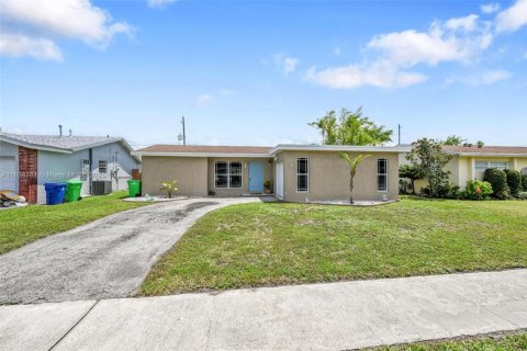House in Sunrise, Florida 2 bedrooms, 96.99 sq.m. № 1825914 - photo 10