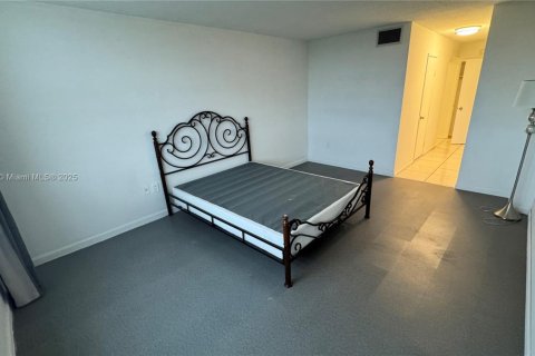 Condo in Miami, Florida, 1 bedroom  № 1996500 - photo 10