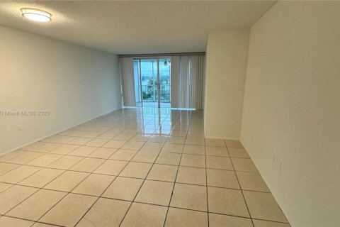 Condo in Miami, Florida, 1 bedroom  № 1996500 - photo 3