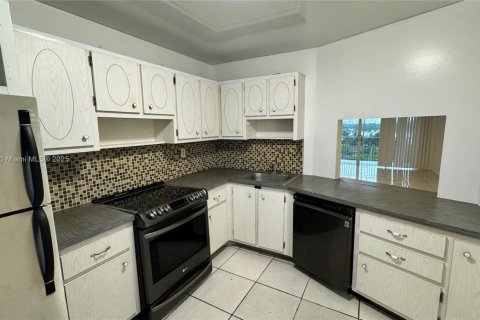 Condo in Miami, Florida, 1 bedroom  № 1996500 - photo 2