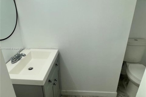 Condo in Miami, Florida, 1 bedroom  № 1996500 - photo 5