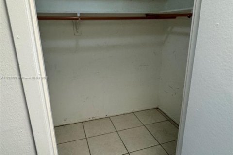 Condo in Miami, Florida, 1 bedroom  № 1996500 - photo 13