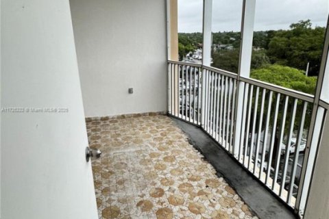 Condo in Miami, Florida, 1 bedroom  № 1996500 - photo 11