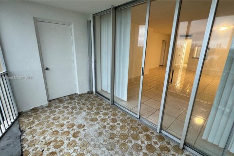 Condo in Miami, Florida, 1 bedroom  № 1996500 - photo 9