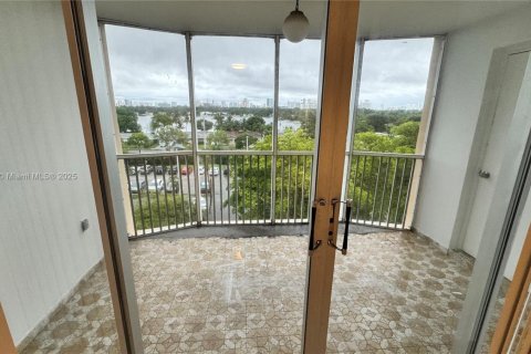 Condo in Miami, Florida, 1 bedroom  № 1996500 - photo 4