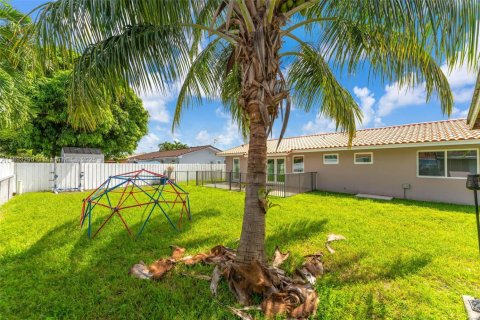 Villa ou maison à vendre à Miami, Floride: 3 chambres, 156.82 m2 № 1945256 - photo 25