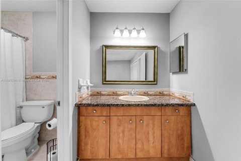 Villa ou maison à vendre à Miami, Floride: 3 chambres, 156.82 m2 № 1945256 - photo 19