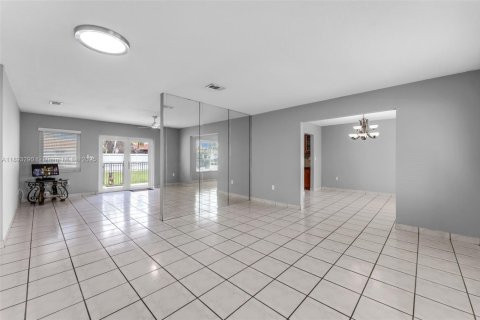 Villa ou maison à vendre à Miami, Floride: 3 chambres, 156.82 m2 № 1945256 - photo 4