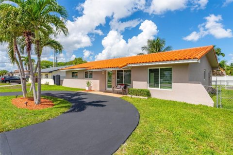 Villa ou maison à vendre à Miami, Floride: 3 chambres, 156.82 m2 № 1945256 - photo 29