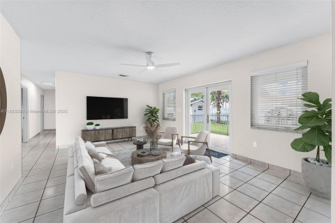 Villa ou maison à vendre à Miami, Floride: 3 chambres, 156.82 m2 № 1945256 - photo 7