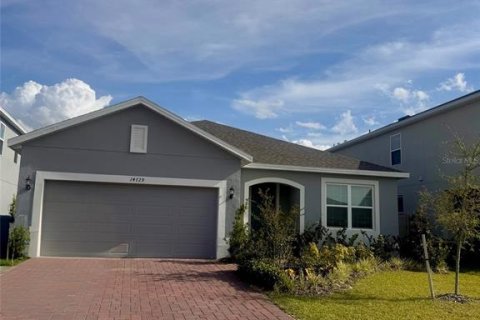Villa ou maison à Clermont, Floride 4 chambres, 201.97 m2 № 2107338