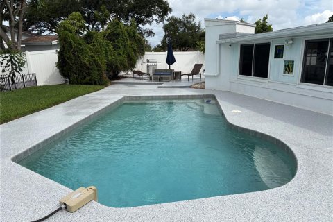 House in Saint Petersburg, Florida 3 bedrooms, 172.8 sq.m. № 2152015 - photo 16