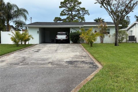 House in Saint Petersburg, Florida 3 bedrooms, 172.8 sq.m. № 2152015