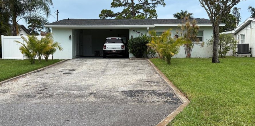 House in Saint Petersburg, Florida 3 bedrooms, 172.8 sq.m. № 2152015