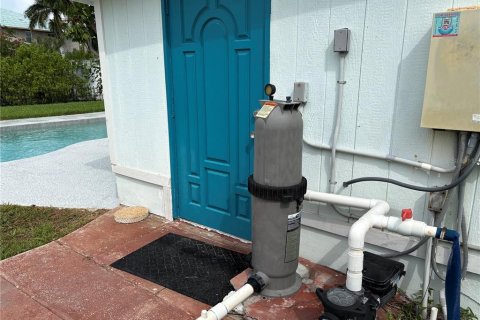House in Saint Petersburg, Florida 3 bedrooms, 172.8 sq.m. № 2152015 - photo 19
