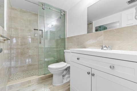Condo in South Palm Beach, Florida, 2 bedrooms  № 2181838 - photo 12