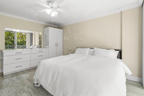 Condo in South Palm Beach, Florida, 2 bedrooms  № 2181838 - photo 11