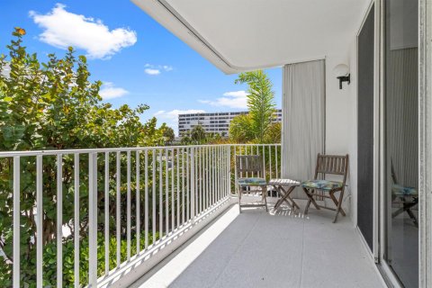Condo in South Palm Beach, Florida, 2 bedrooms  № 2181838 - photo 15
